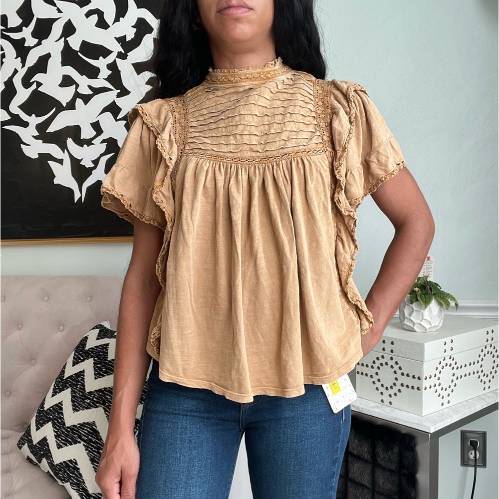 Free People “Le Femme Tee” Sandstone Short Ruffled Sleeve Blouse